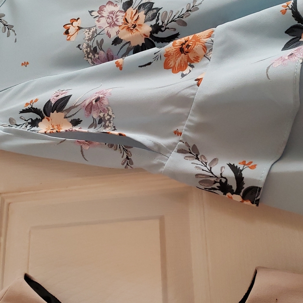🆕Beautiful blouse Studio 1 - Picture 6 of 6